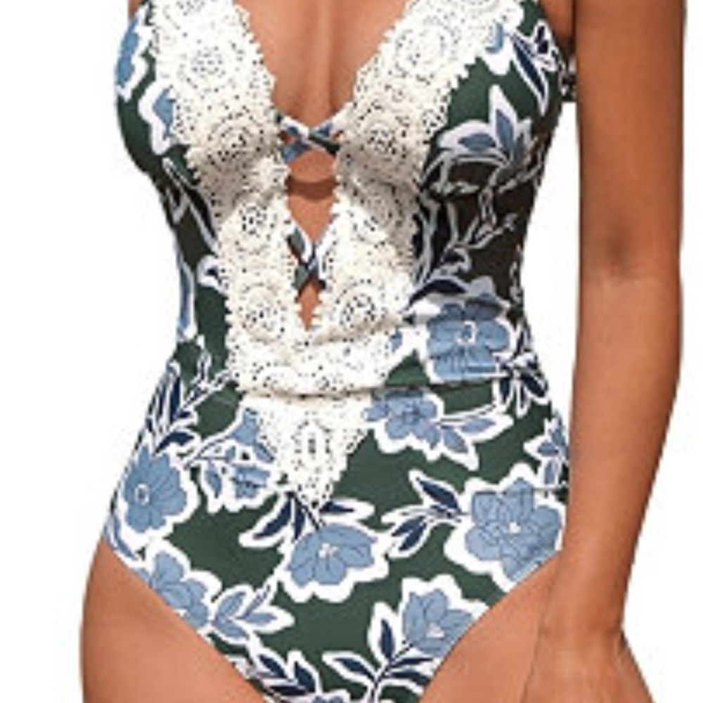 Cupshe Floral Cutout Swimsuit in Blue and White